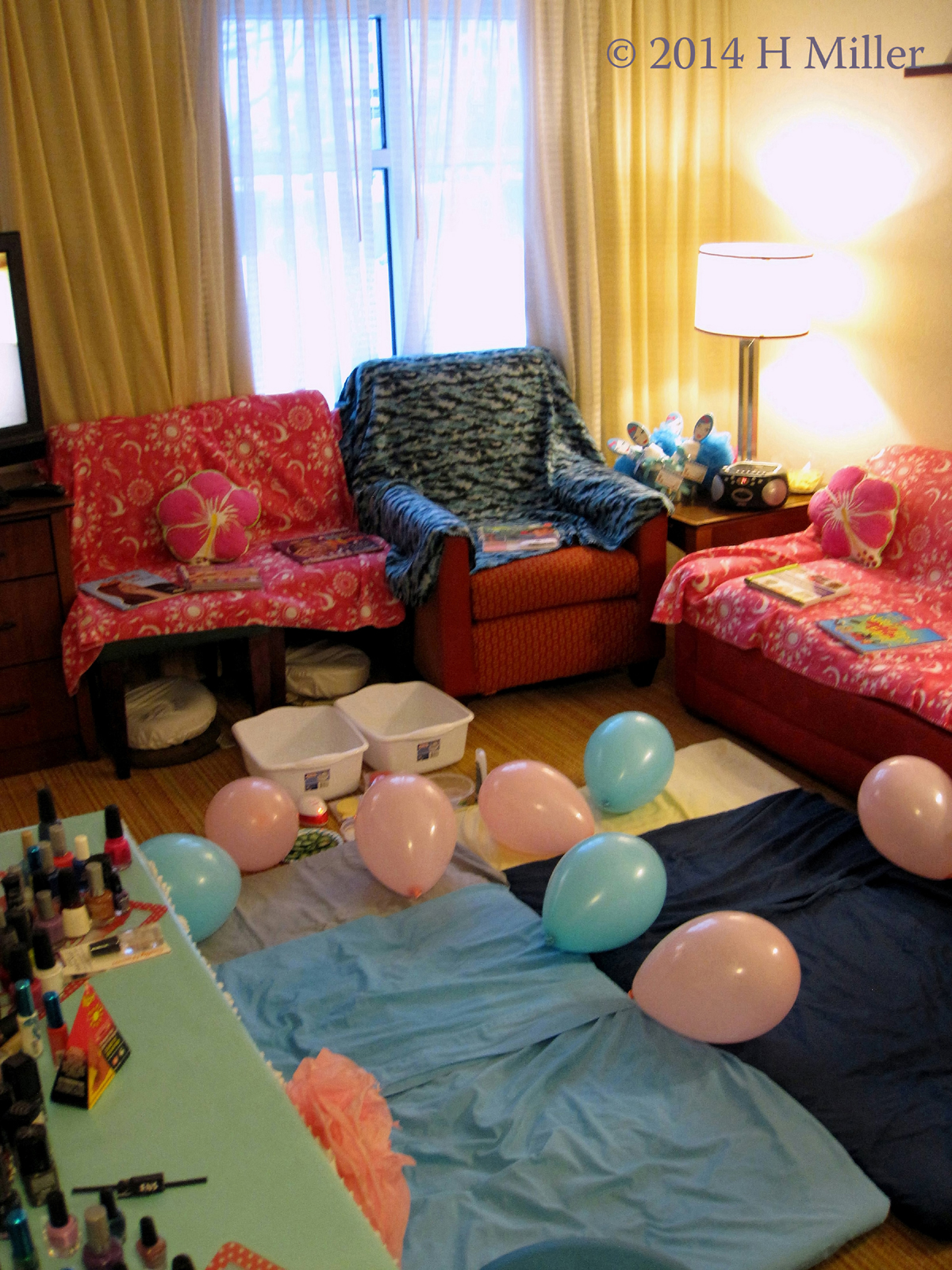 Hotel Room Tranformed Into A Kids Spa! Hotel Room Tranformed Into A Kids Spa!