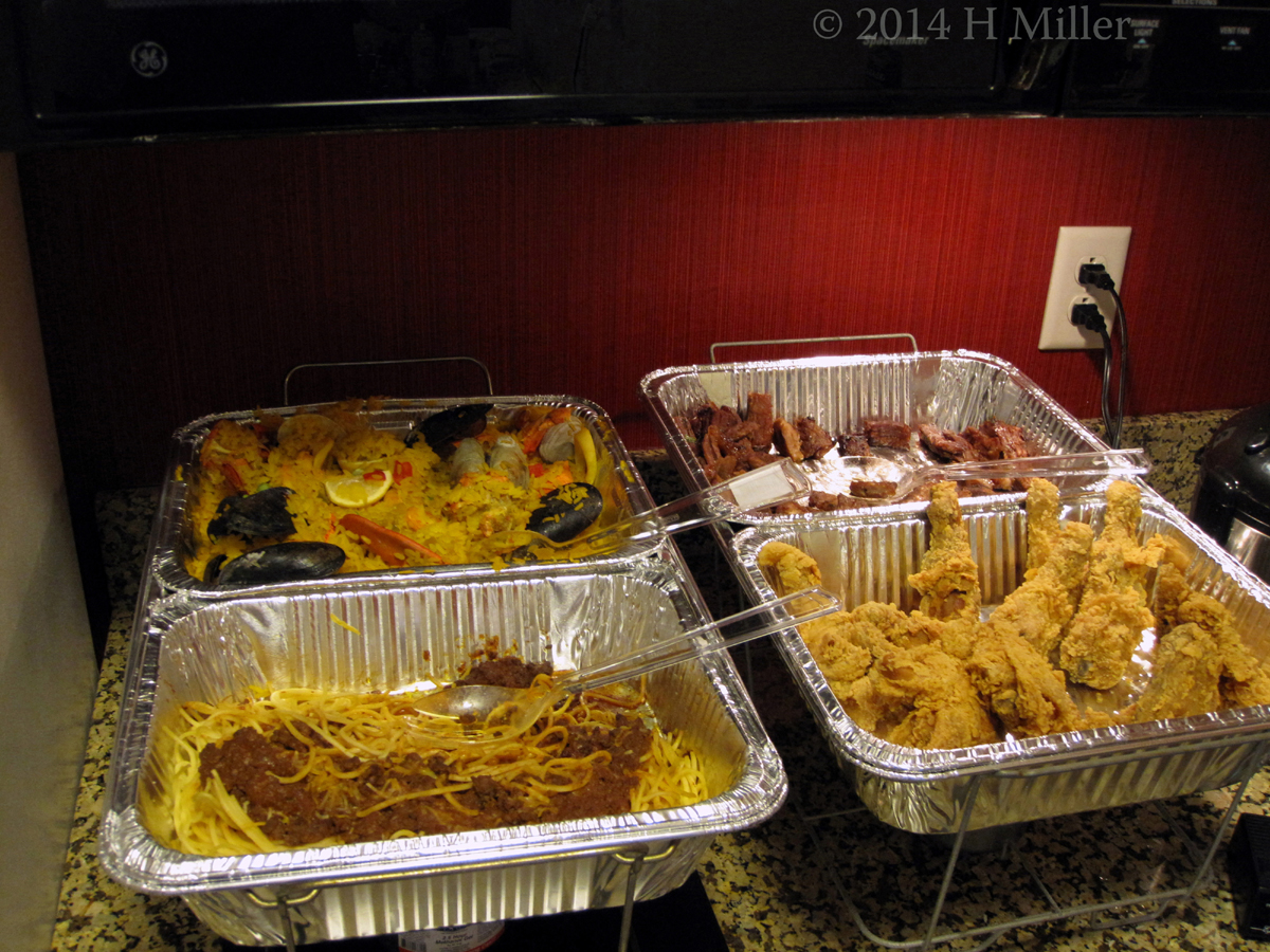 Mom's Homemade Dishes Were Appreciated By The Guests! Mom's Homemade Dishes Were Appreciated By The Guests!