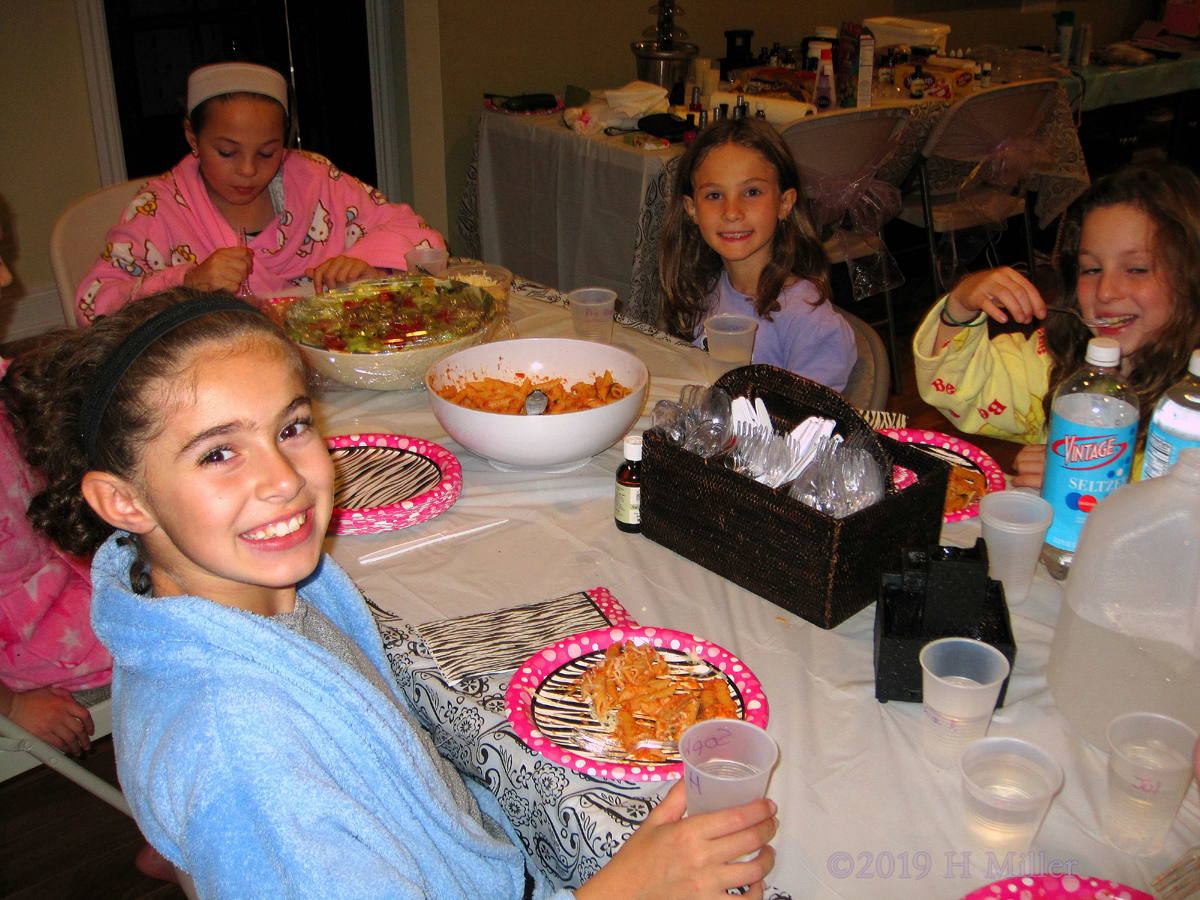Group Photos And Group Dinners! Spa Party Guests Eat Around The Table! 