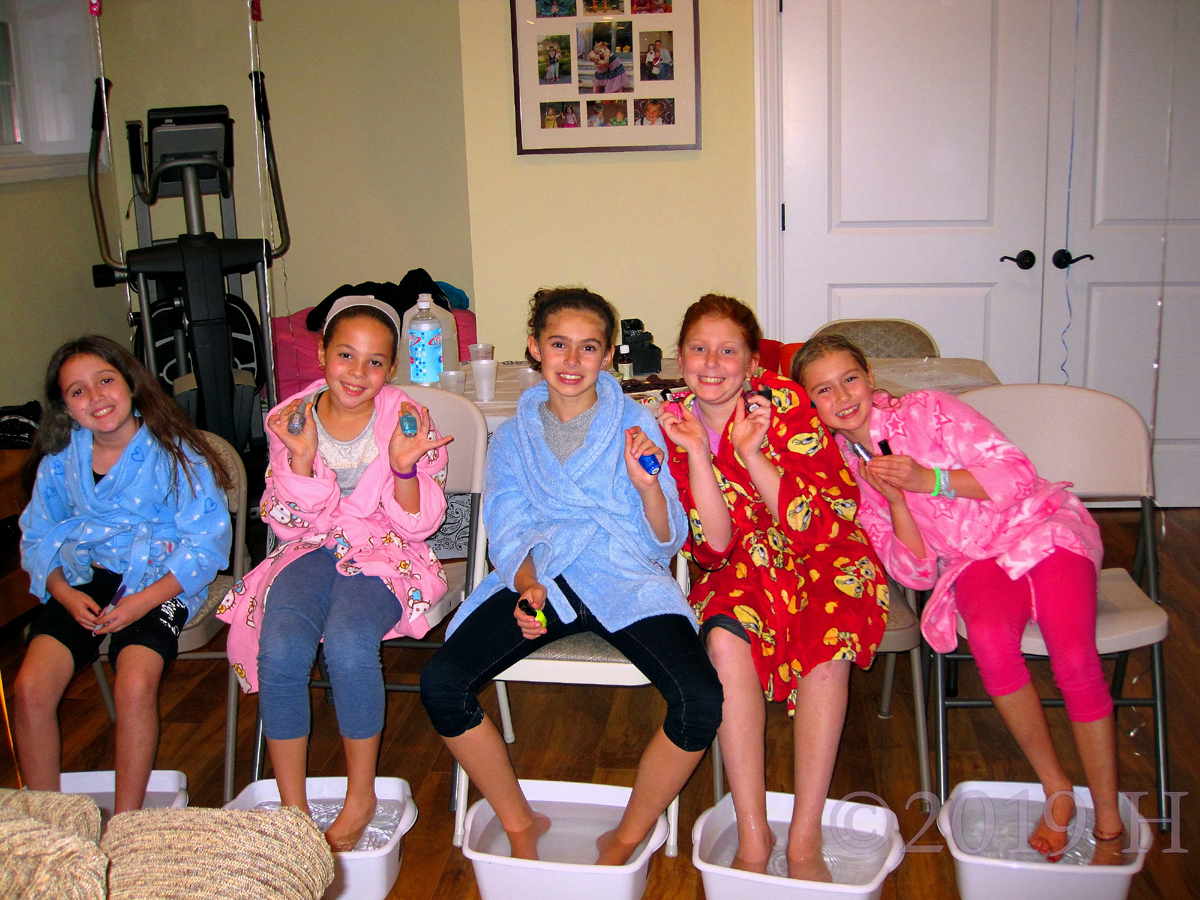 Shades Of Blue! Party Guests Picked Their Girls Pedicure Polish Color! 