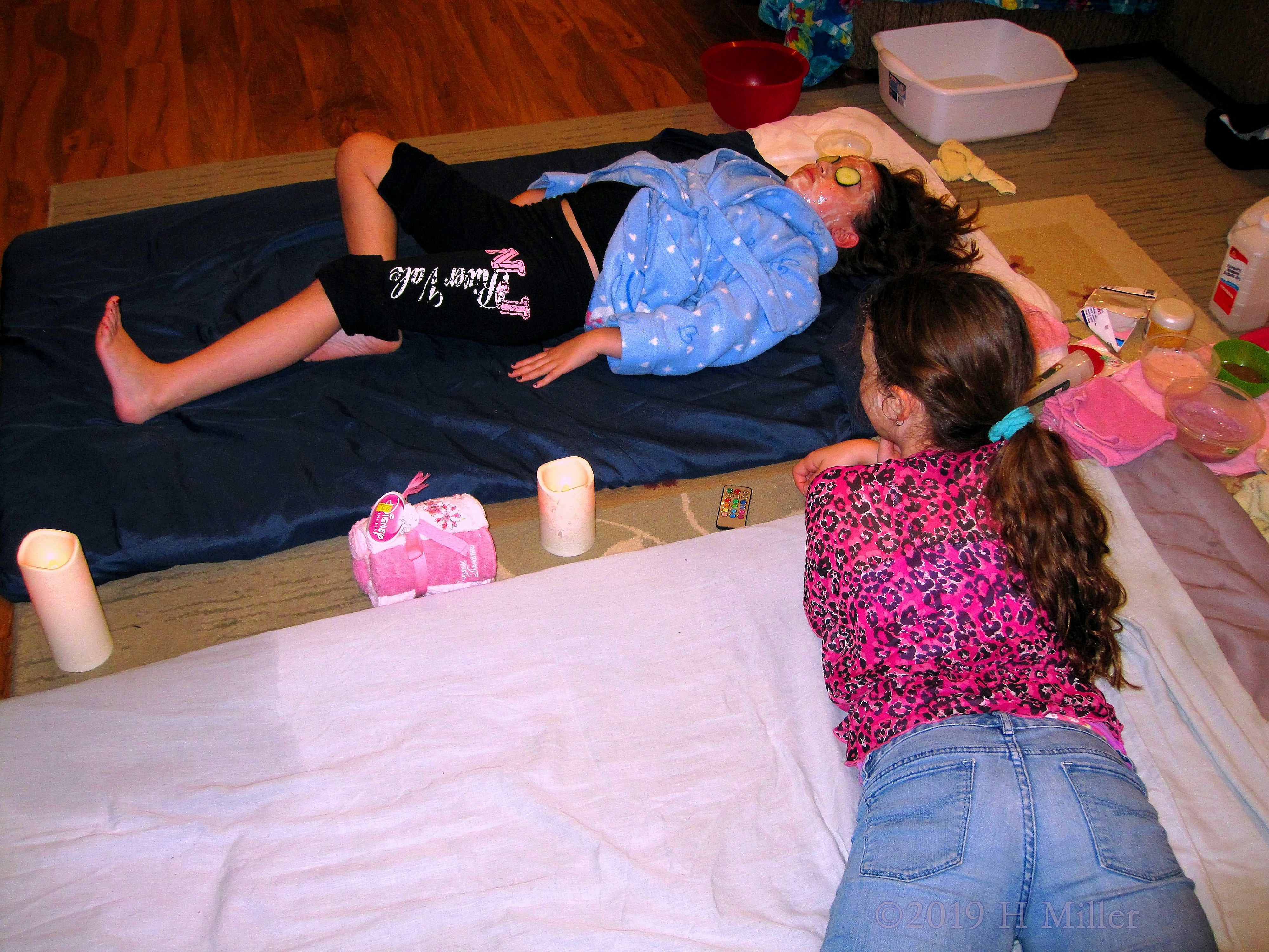 Group Chats And Chilling! Kids Facial With Friends! Group Chats And Chilling! Kids Facial With Friends!