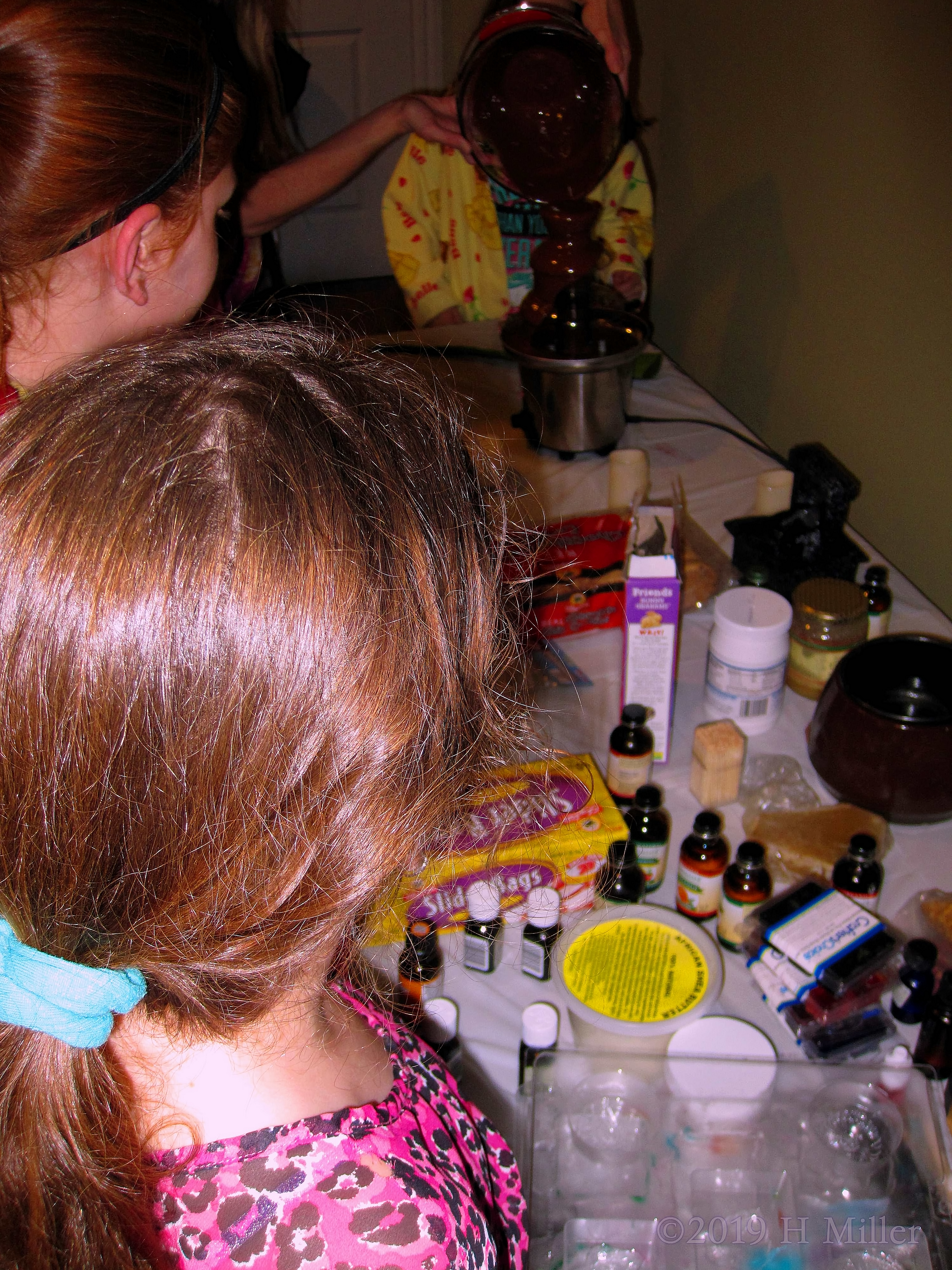 Party Guest Group Watches Demonstration At Kids Craft Time! Party Guest Group Watches Demonstration At Kids Craft Time!