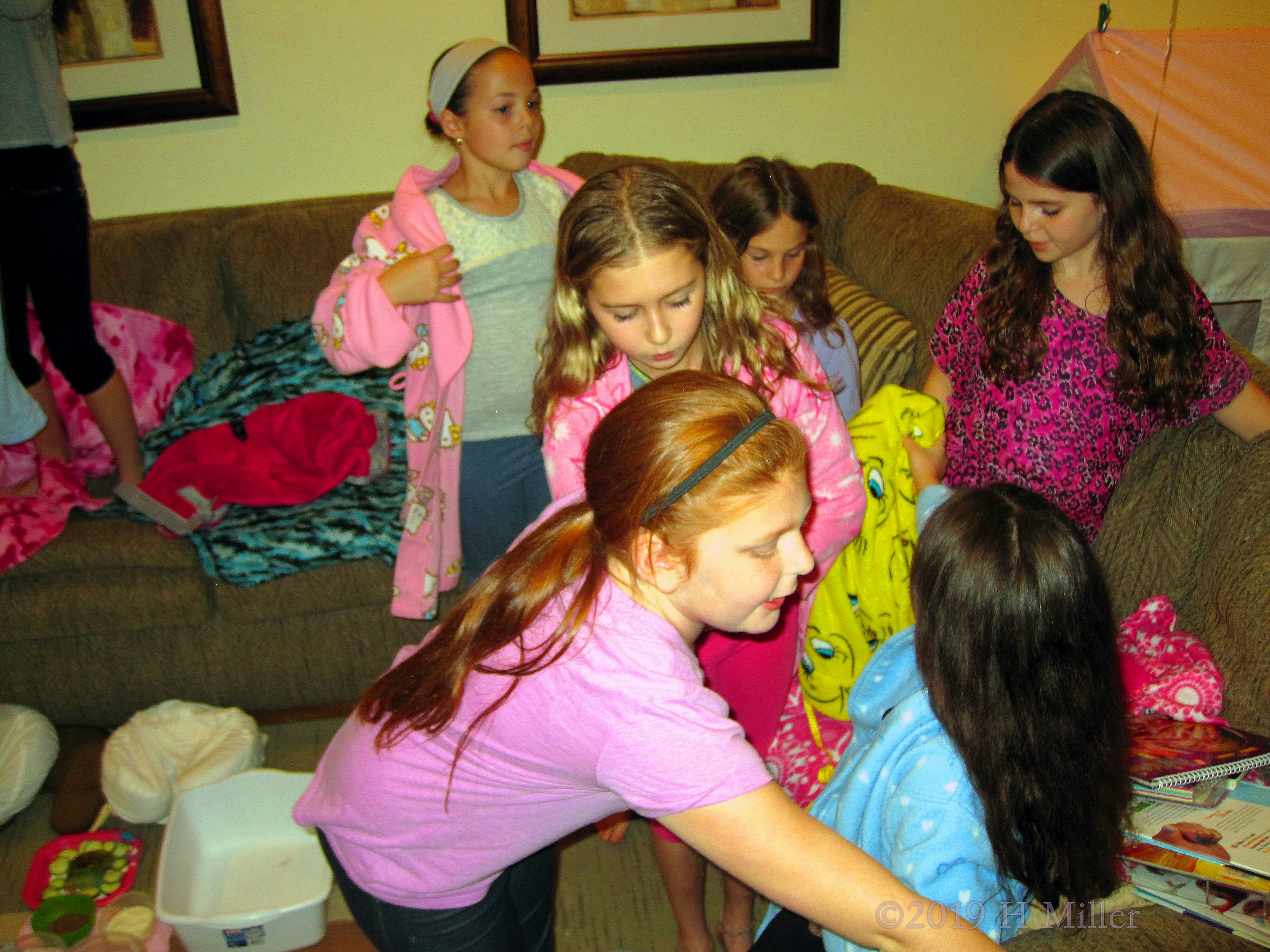 Picking Their Prints! Spa Party Guests Pick Spa Robes! Picking Their Prints! Spa Party Guests Pick Spa Robes!