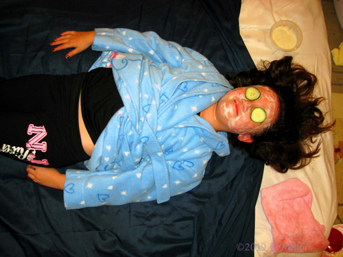 Kids Facial In Progress On Kids Spa Party Guest! Kids Facial In Progress On Kids Spa Party Guest!