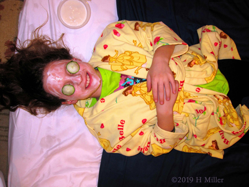 Party Guest Gets A Kids Facial! Party Guest Gets A Kids Facial!