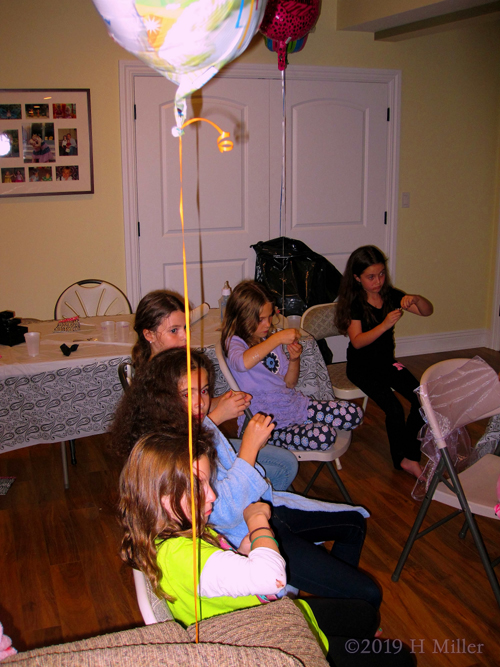 Watch And Learn! Party Guests Stir Kids Crafts While Watching Demonstration! Watch And Learn! Party Guests Stir Kids Crafts While Watching Demonstration!