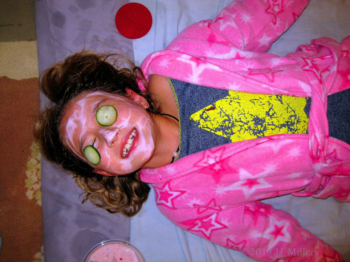 Eye Can't See You! Kids Facial With Cucumber Eye Mask! 
