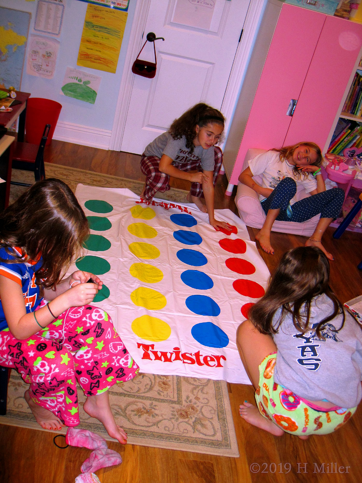 Party Games For Party Guests! Guests At Kids Spa Birthday Party Play Twister! 
