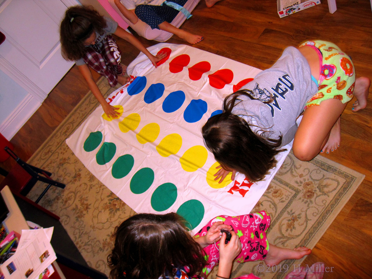 Twister At The Kids Spa Birthday Party! 