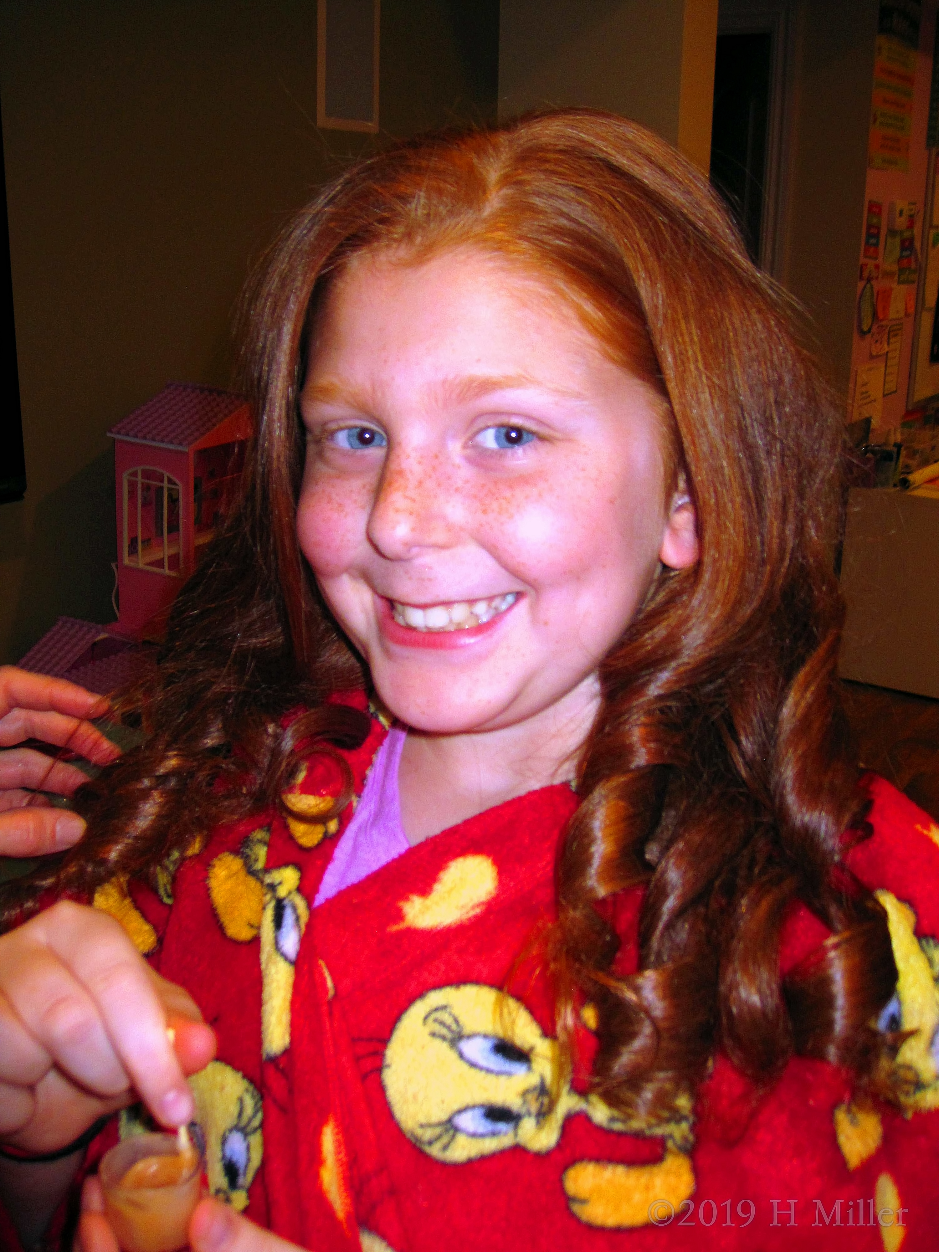 Starlet Curls! Party Guest Gets Pretty Curls For Her Girls Hairstyle At The Hair Salon! 