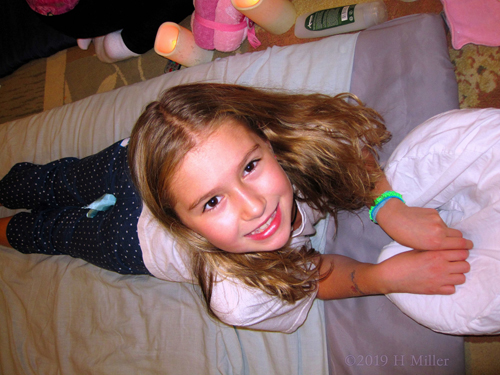 Pampering, Massages, And Candles! Comfy Party Guest Prepares For Kids Massage! Pampering, Massages, And Candles! Comfy Party Guest Prepares For Kids Massage!