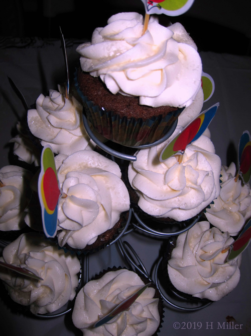 Party Cupcakes With Balloons For The Kids Spa Party! Party Cupcakes With Balloons For The Kids Spa Party!