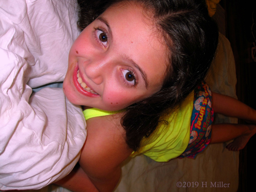 Ready For Her Massage! Kids Party Guest Poses For Kids Massage! Ready For Her Massage! Kids Party Guest Poses For Kids Massage!