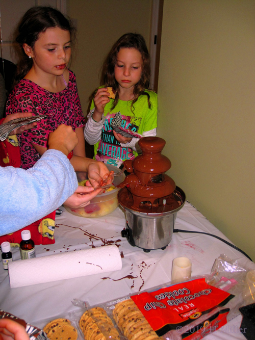 The Best Fountains Are Made Of Chocolate! Party Guests Try The Chocolate Fountain The Best Fountains Are Made Of Chocolate! Party Guests Try The Chocolate Fountain