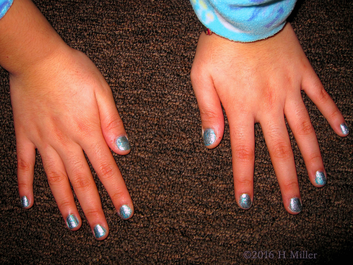 Cute Blue Glitter Manicure 