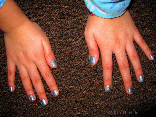 Cute Blue Glitter Manicure