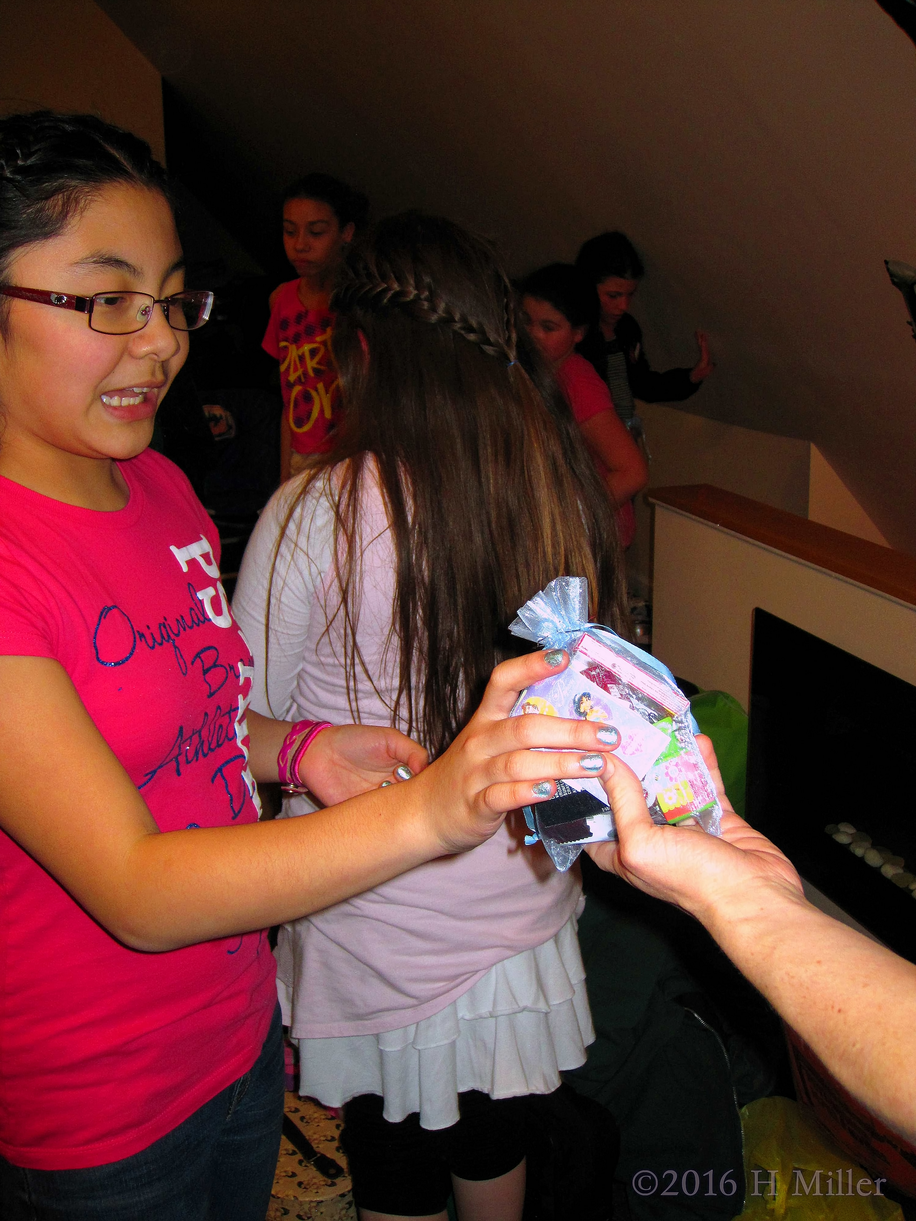 Everyone Gets A Gift Bag! Everyone Gets A Gift Bag!