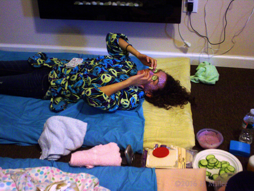 Relaxing In A Yummy Homemade Blueberry Facial Relaxing In A Yummy Homemade Blueberry Facial