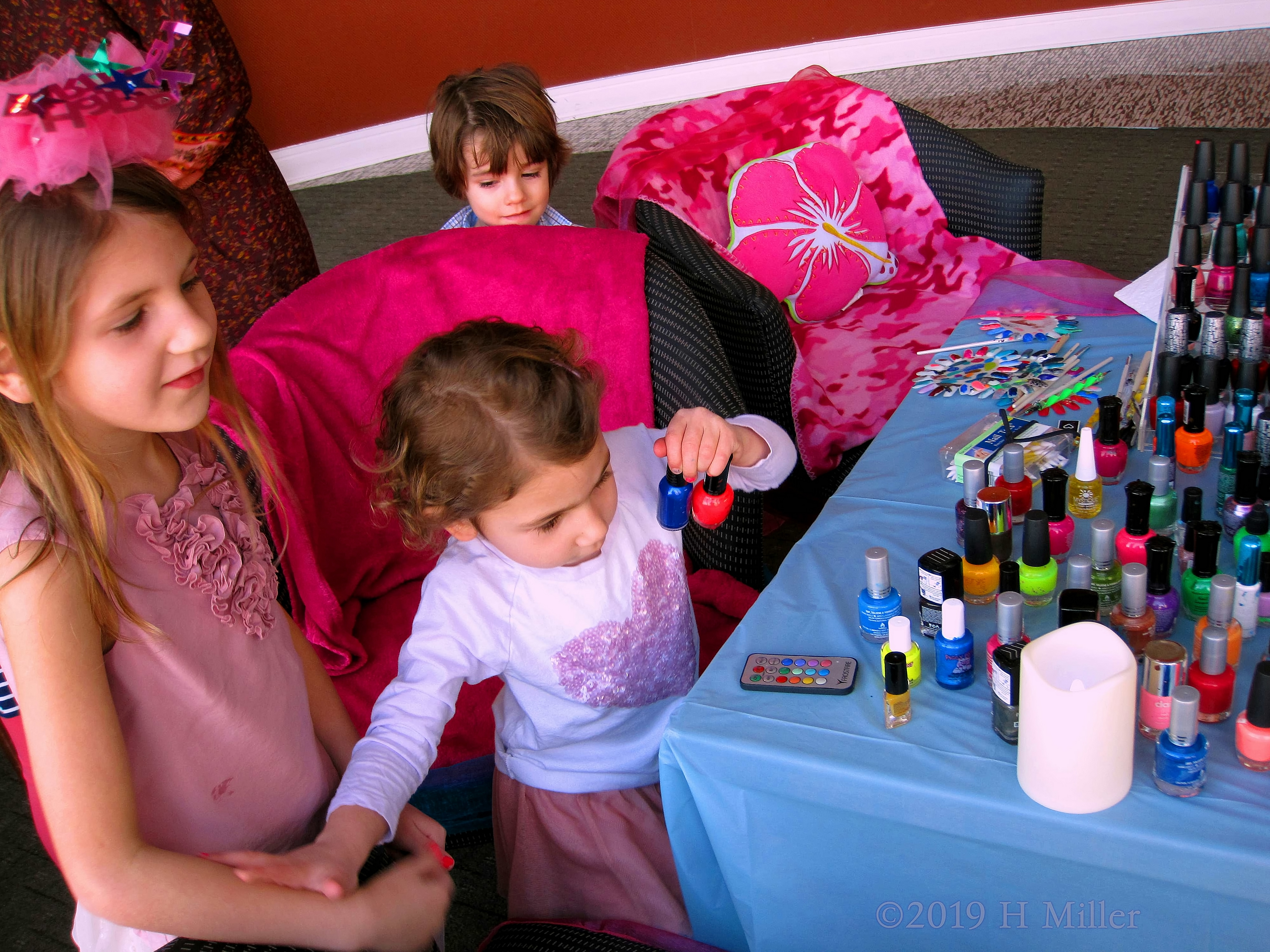 Party Guests Choosing Their Nail Colors For Kids Manicures! Party Guests Choosing Their Nail Colors For Kids Manicures!