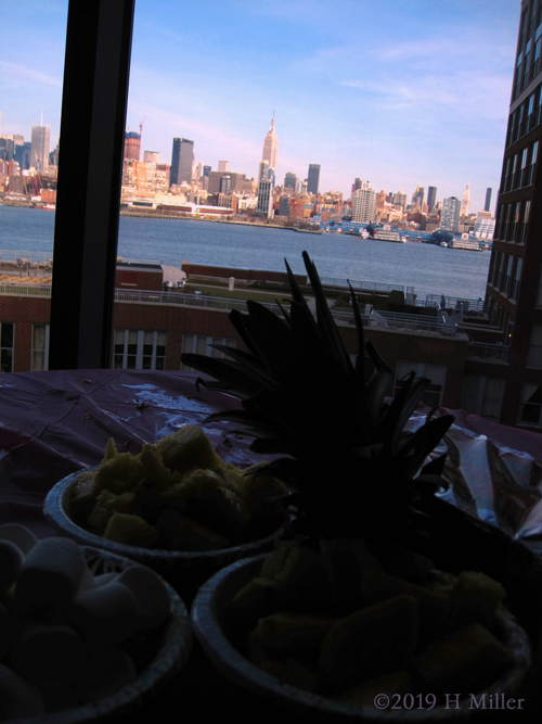 Delicious Scrumptcious Plates Of Food For Party Guests Delicious Scrumptcious Plates Of Food For Party Guests