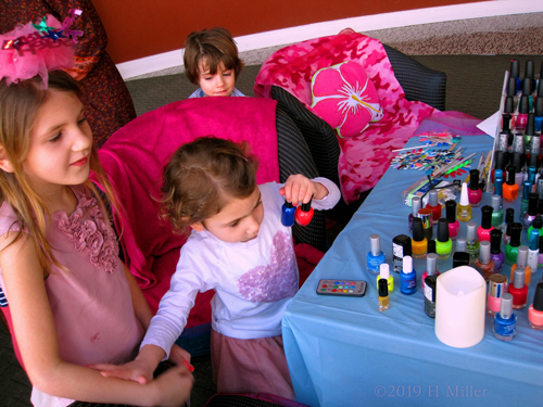 Party Guests Choosing Their Nail Colors For Kids Manicures!