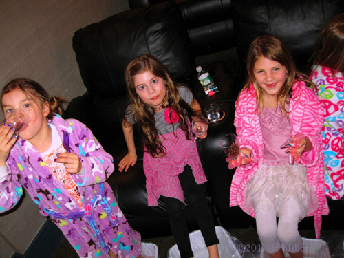 The Girls Enjoying Refreshing Drinks At The Mini Pedi Station