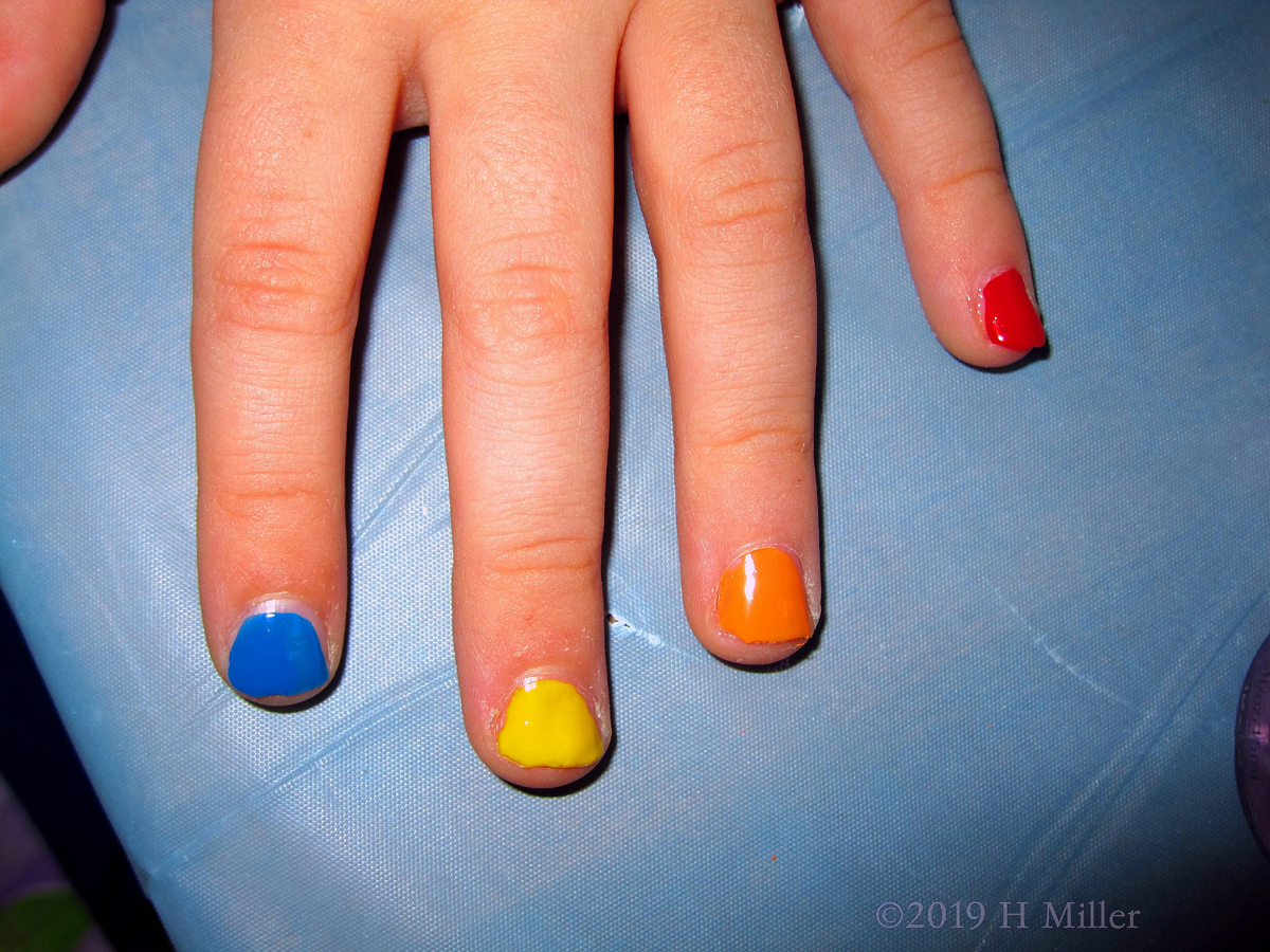 Pretty Multicolored Kids Manicure! 