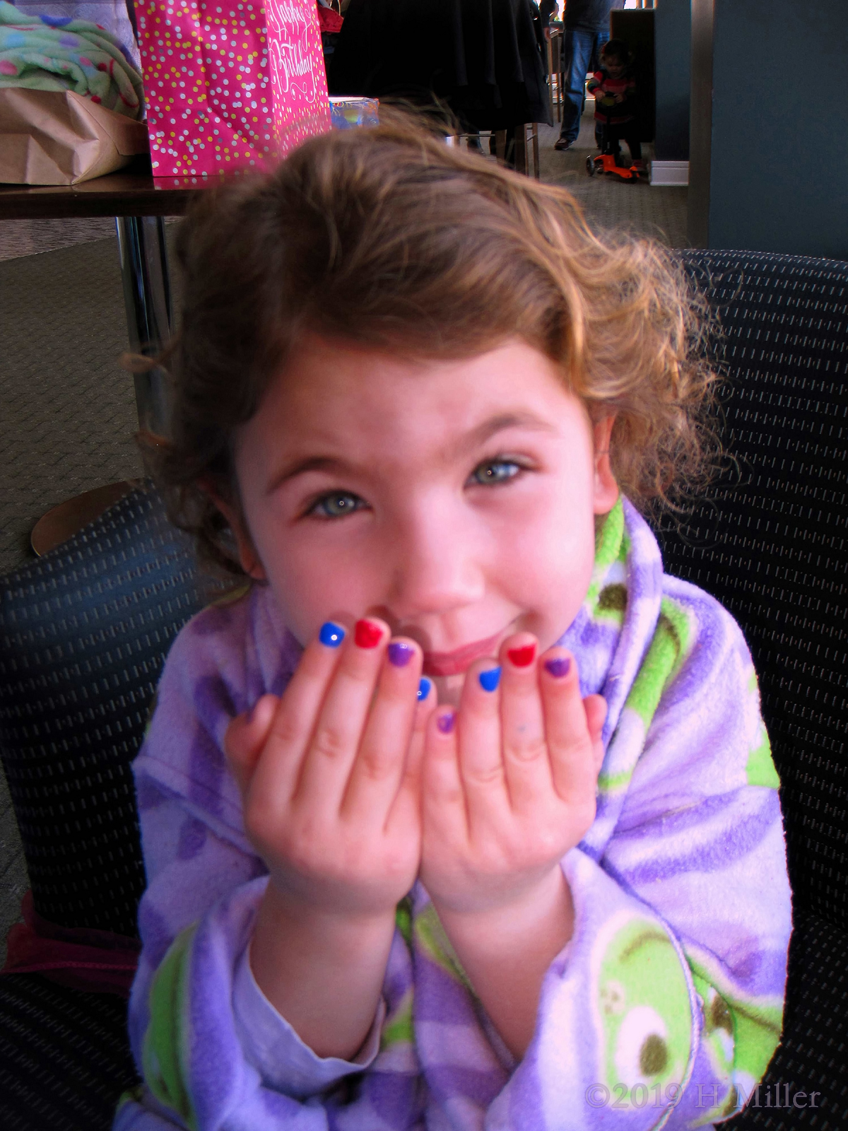 Showing Off Her Perfect Spa Day Mini Mani 