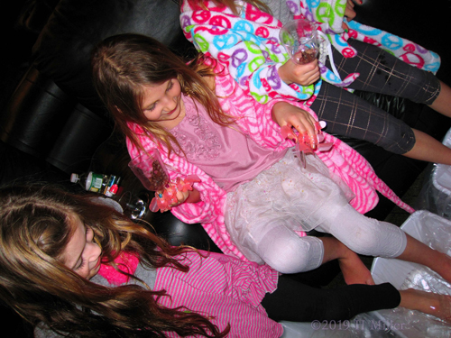 Gabby And Friends Have Relaxing Mini Pedis Gabby And Friends Have Relaxing Mini Pedis