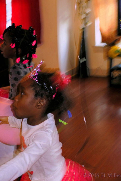 Dancing Around! Dancing Around!