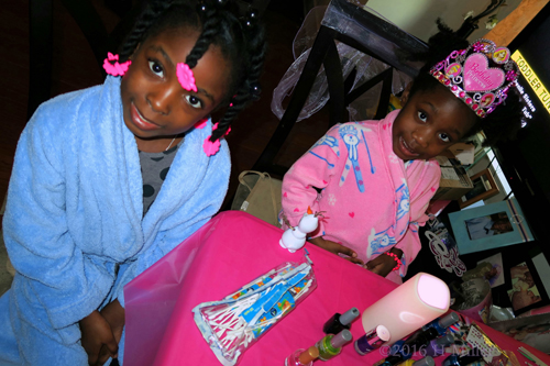 Ready For Their Mini Mani Service! Ready For Their Mini Mani Service!