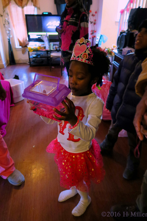 The Birthday Girl Amazed By Her New Fish!