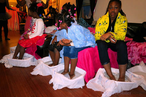 Birthday Party Kids Relaxing! Birthday Party Kids Relaxing!