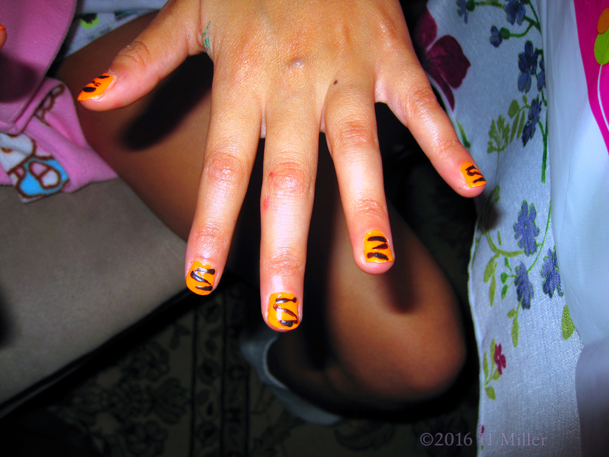 Black And Orange Striped Mini Manicure 