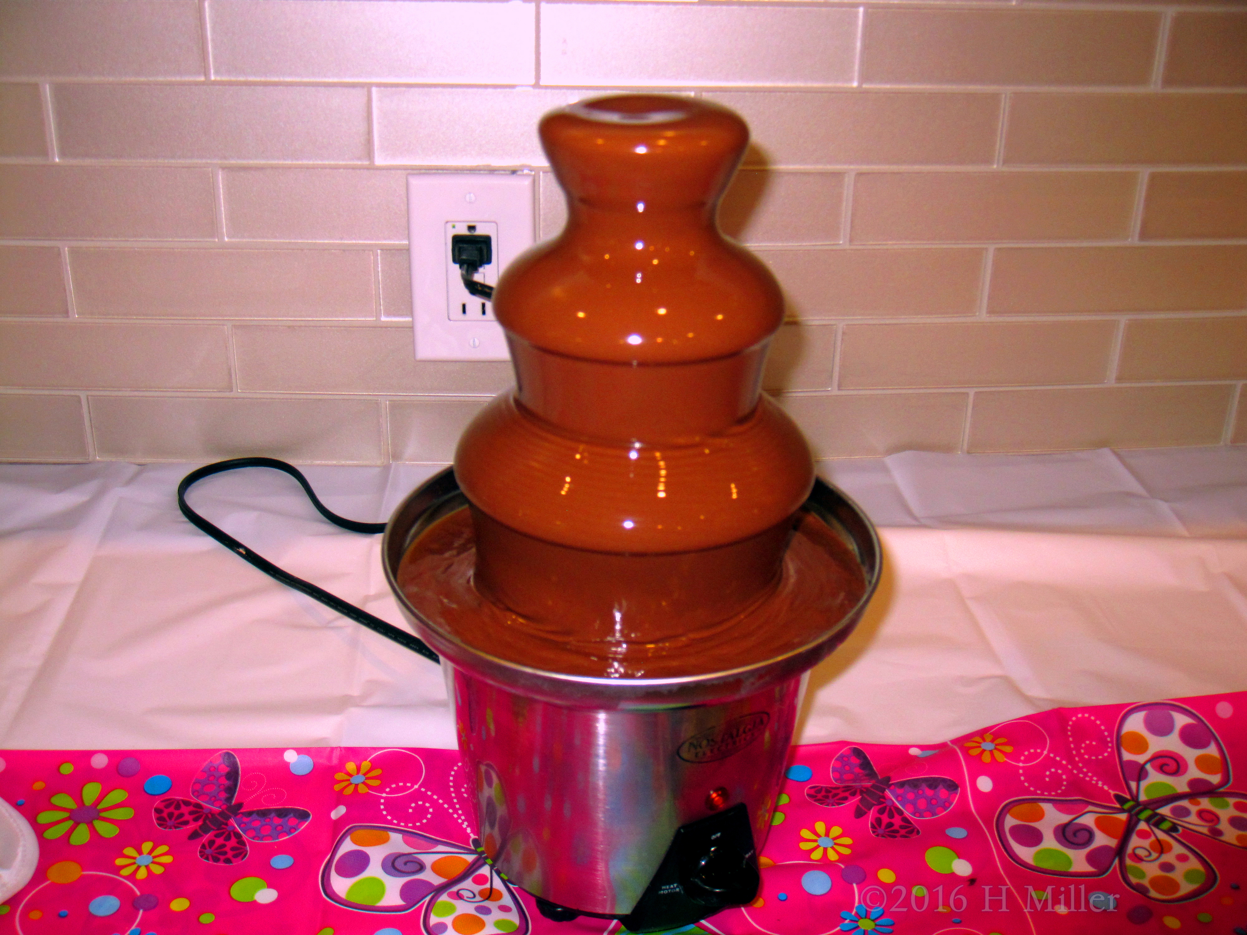 Delicious Chocolate Fountain! Delicious Chocolate Fountain!