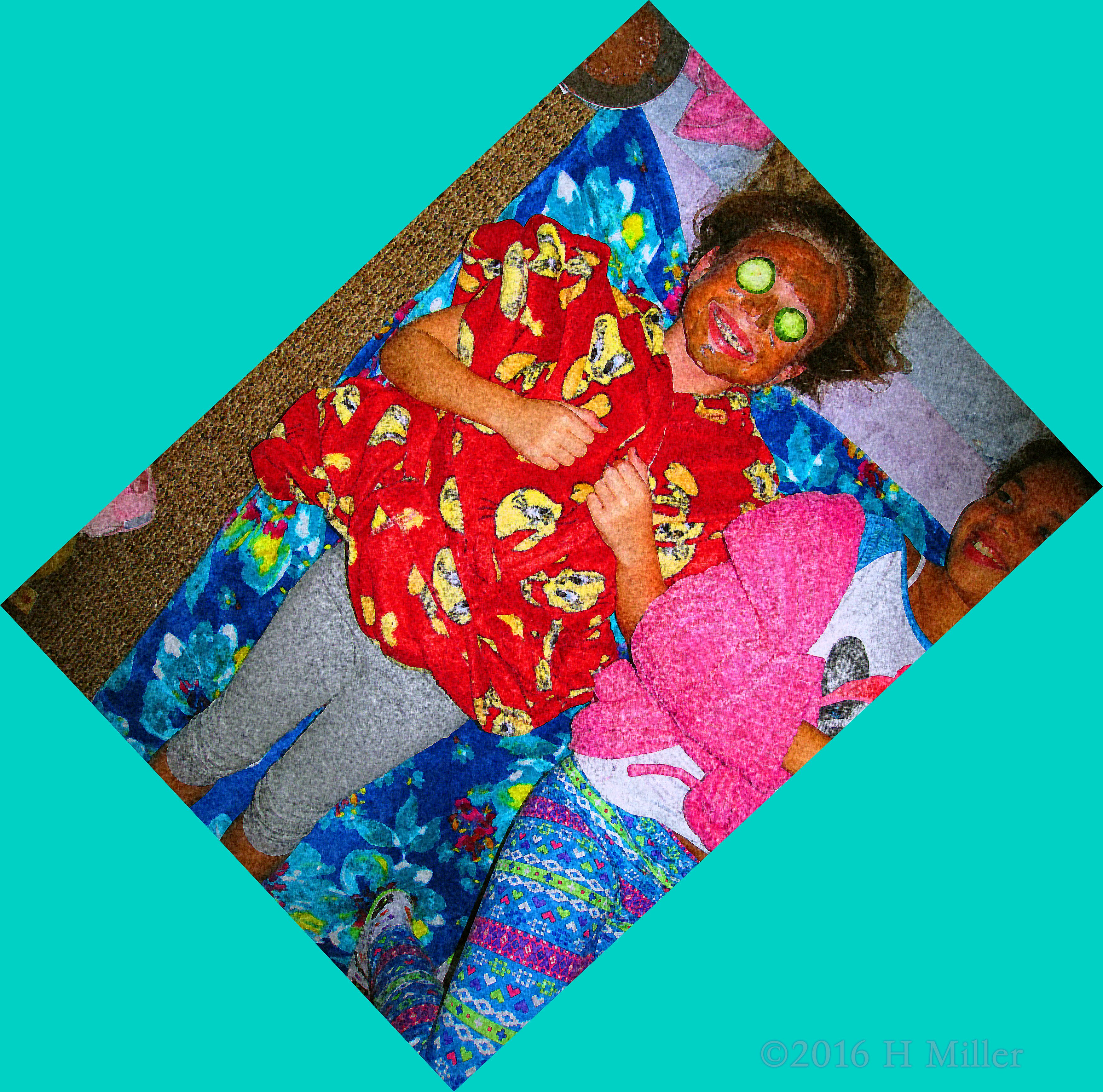 Relaxing With Friends In A Yummy Homemade Chocolate Face Mask Relaxing With Friends In A Yummy Homemade Chocolate Face Mask