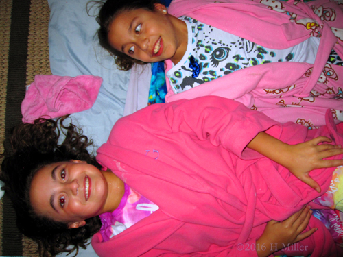 Hanging Out Before Facials With Friends! Hanging Out Before Facials With Friends!