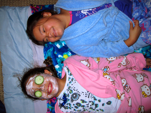 Having Fun With Friends During Facials Having Fun With Friends During Facials