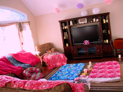 Spa Blankets And A Facial And Massage Area Makes Her Home A Spa! Spa Blankets And A Facial And Massage Area Makes Her Home A Spa!