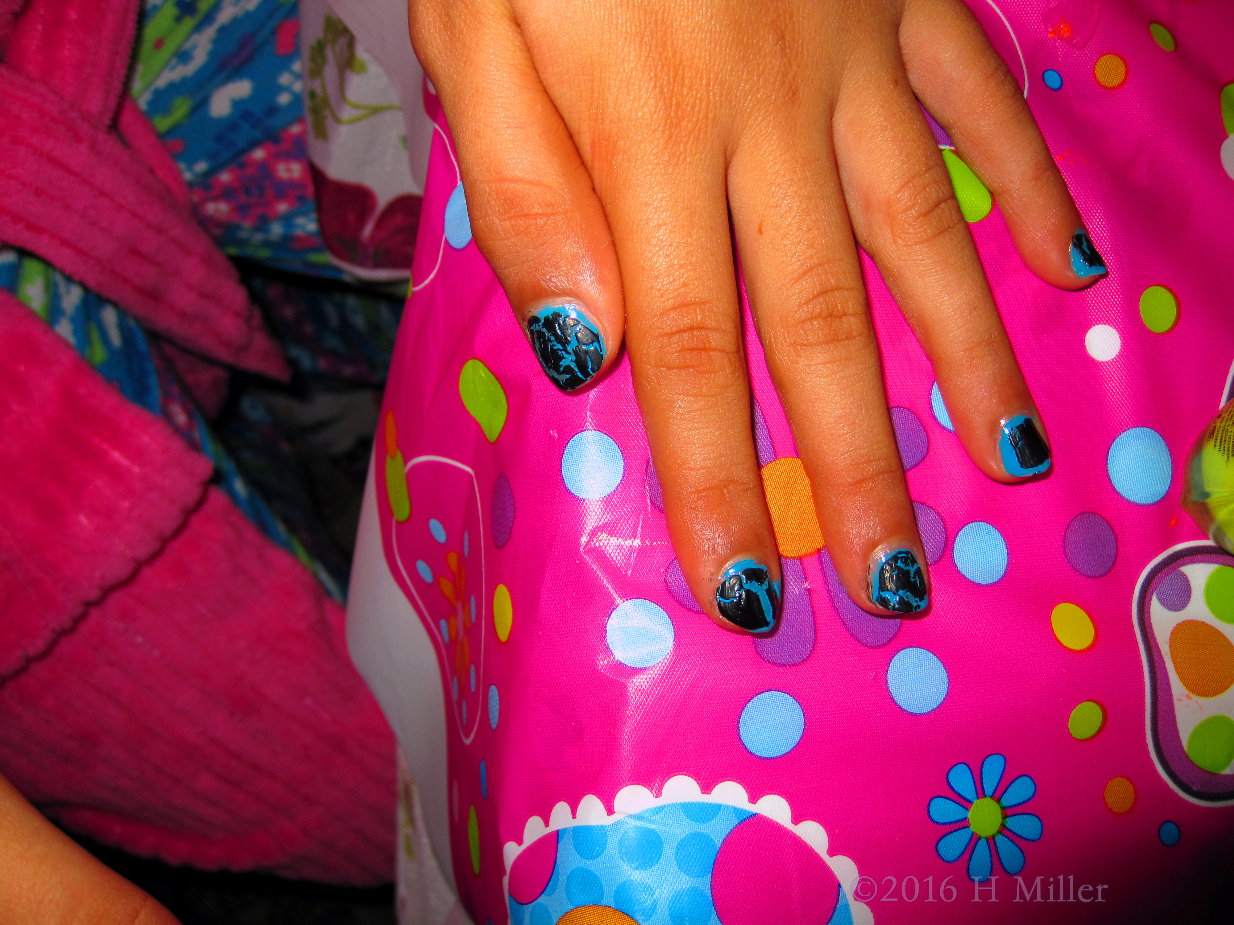 Blue And Black Crackle Mini Manicure Blue And Black Crackle Mini Manicure