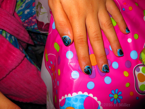 Blue And Black Crackle Mini Manicure Blue And Black Crackle Mini Manicure