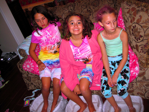 Having Fun During Pedicures With Friends! Having Fun During Pedicures With Friends!