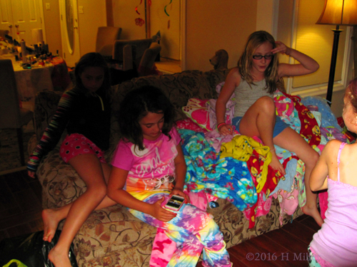 Relaxing On The Spa Couch With Friends! Relaxing On The Spa Couch With Friends!