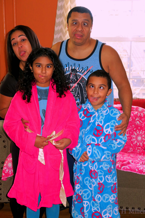 Silly Faces At The Spa For Girls! Silly Faces At The Spa For Girls!