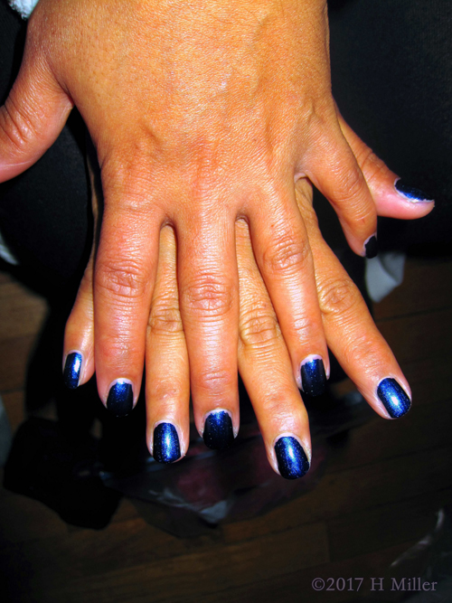 This Blue Girls Manicure Is Super Pretty
