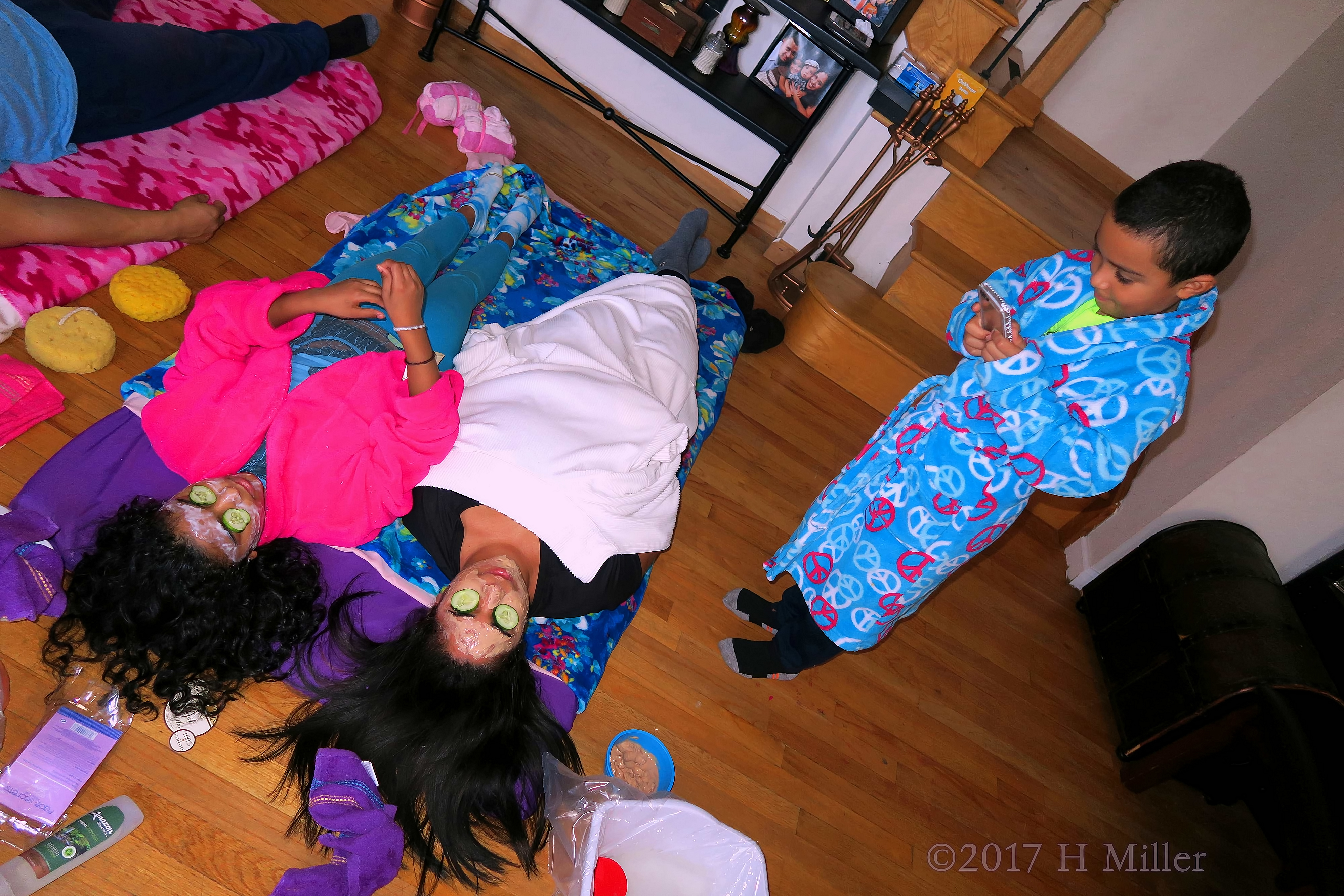 Taking A Picture Of Mom And Sister Having Facials! Taking A Picture Of Mom And Sister Having Facials!