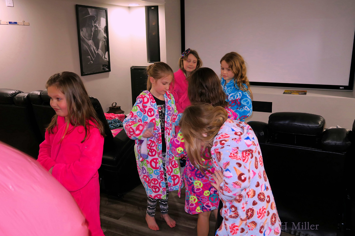 Group Try On Session For Kids Spa Robes! 