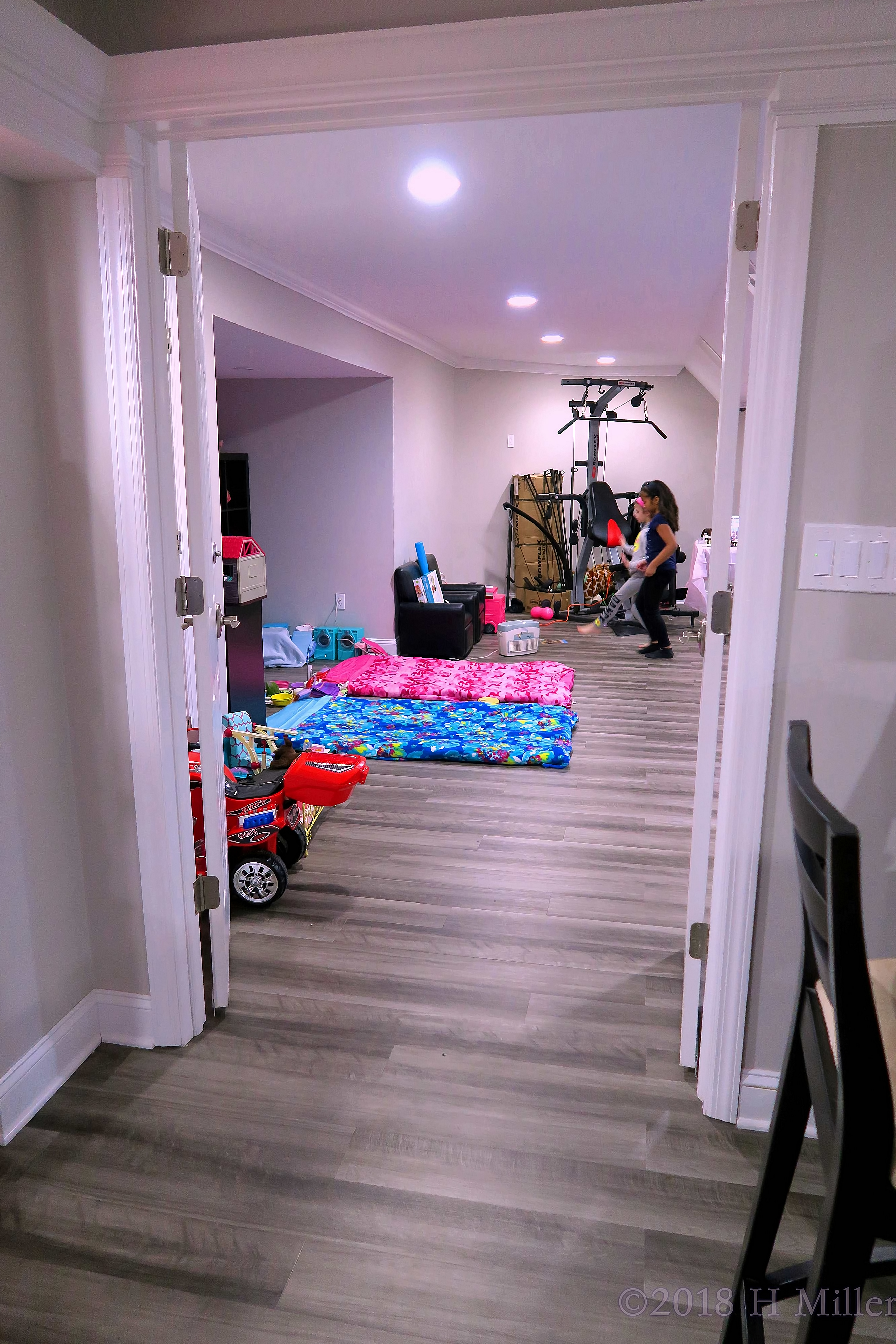 Playing And Partying At The Kids Spa Party! Playing And Partying At The Kids Spa Party!