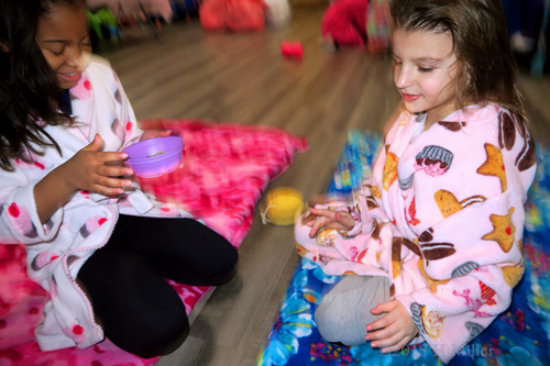 Friends Face Masque Together! Party Guests Prepare For Kids Facial! Friends Face Masque Together! Party Guests Prepare For Kids Facial!