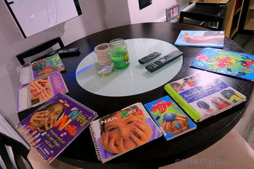 Nail Art Books Around The Table For The Kids Party Guests! Nail Art Books Around The Table For The Kids Party Guests!